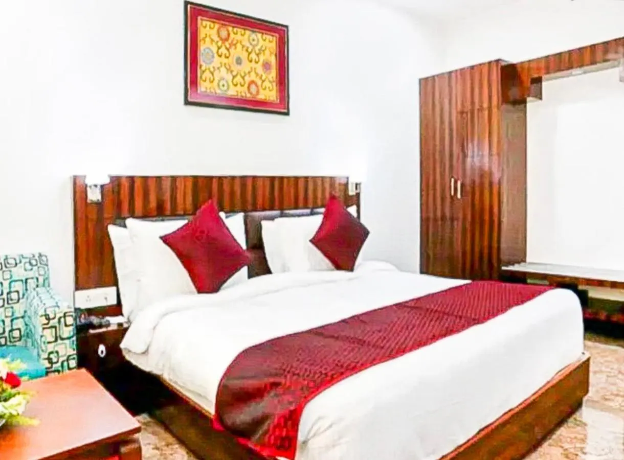 Hotel Delux Plaza By Wb Inn Agra