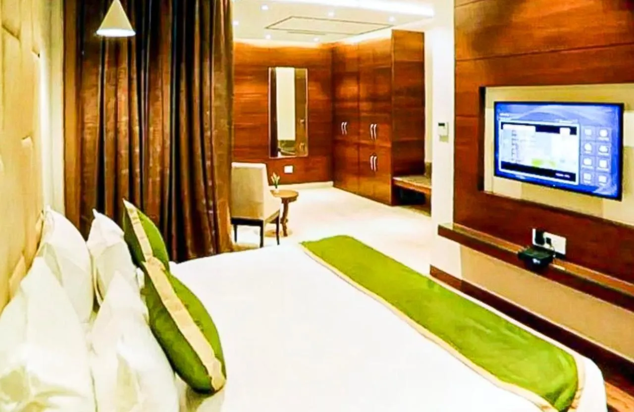 Delux Plaza By Wb Inn Agra  India